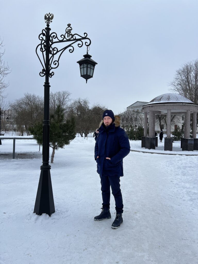Serrano5j en un parque nevado en tiraspol, Transnistria